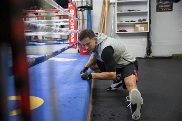 Canelo training hard in Big Bear, Calif.