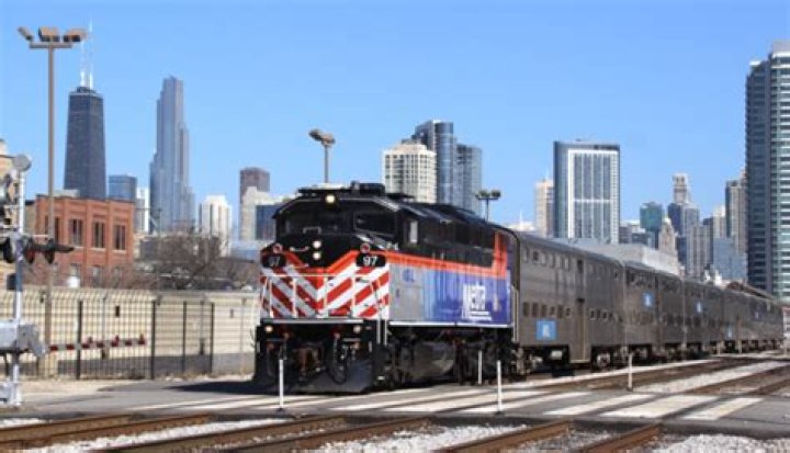 Metra will continue $100 monthly passes, other discount fares for 2023