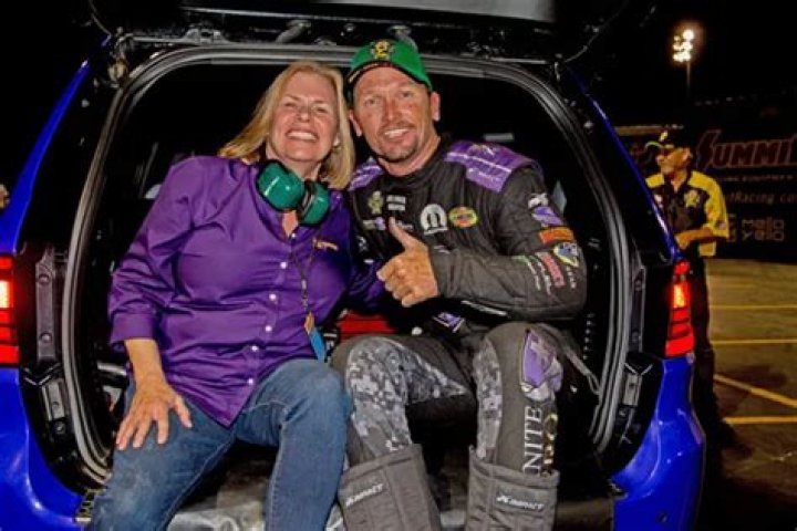 Net Worth 2022 of Jungle Pam Hardy, Bio, Age, Husband, Children, Height