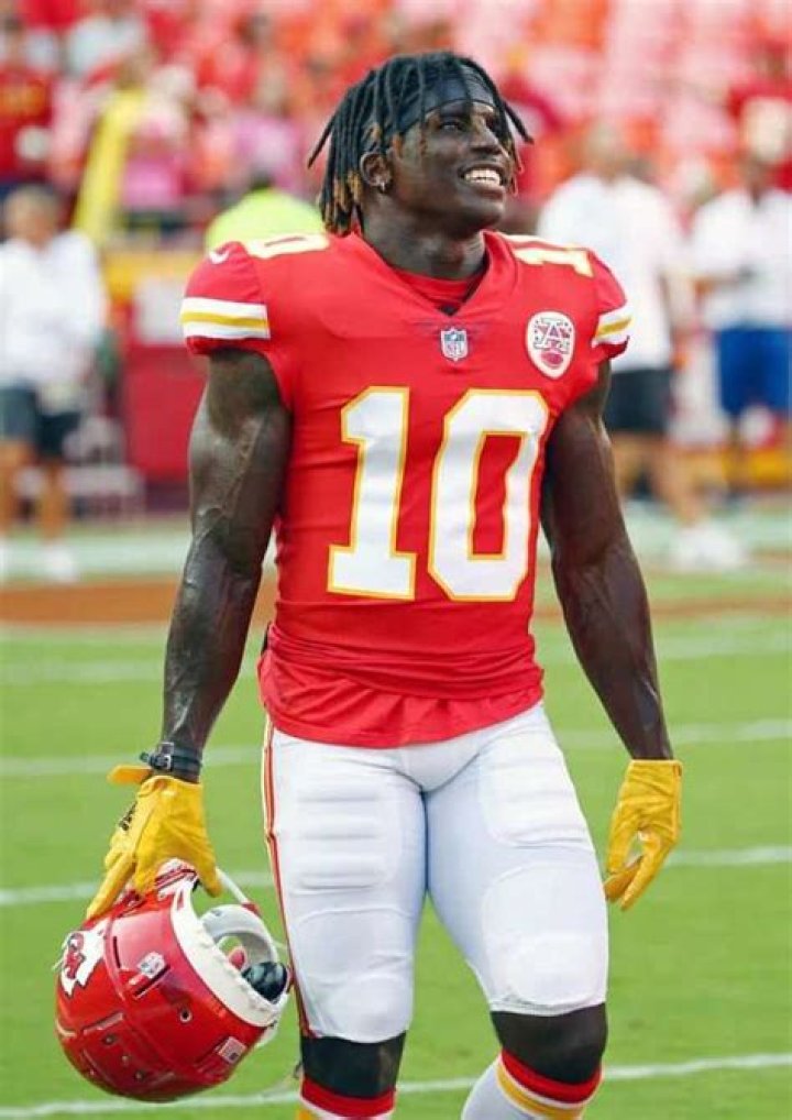 Tyreek Hill Bio: Age, Height, Weight, Family, Hometown, College, Career, and more